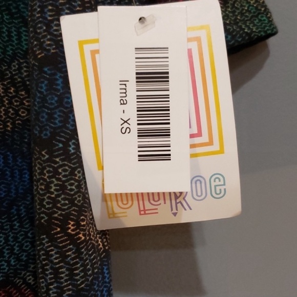 💜 3 for $18 or 5 for $25 💜 LulaRoe] geo tunic - Picture 2 of 6